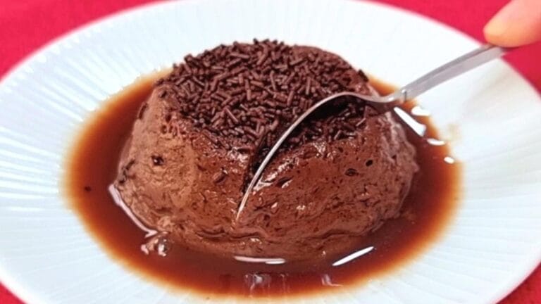 Pronto em 3 minutos com só 4 ingredientes! Delícia sem açúcar e sem leite condensado – leve e saborosa!