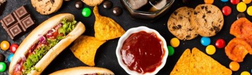 Alimentos ultraprocessados estão ligados a mortes precoces, aponta estudo